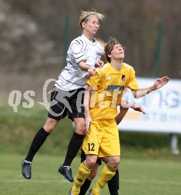 Fussball. OEFB Frauenliga. FC St. Veit Kaernten Frauen gegen ASV Simacek Spratzern. Nike Winter (St. Veit), Tanja Legenstein (Spratzern). Glanegg, am 15.4.2012.
Foto: Kuess
---
pressefotos, pressefotografie, kuess, qs, qspictures, sport, bild, bilder, bilddatenbank