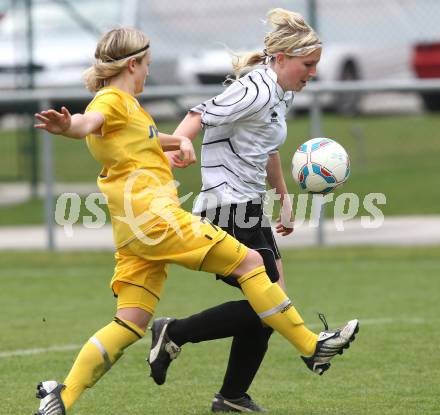 Fussball. OEFB Frauenliga. FC St. Veit Kaernten Frauen gegen ASV Simacek Spratzern. Nicole Descovich (St. Veit), Jasmin Fischelmaier (Spratzern). Glanegg, am 15.4.2012.
Foto: Kuess
---
pressefotos, pressefotografie, kuess, qs, qspictures, sport, bild, bilder, bilddatenbank