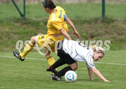 Fussball. OEFB Frauenliga. FC St. Veit Kaernten Frauen gegen ASV Simacek Spratzern. Carmen Oberressl  (St. Veit), Lisa Marie Makas (Spratzern). Glanegg, am 15.4.2012.
Foto: Kuess
---
pressefotos, pressefotografie, kuess, qs, qspictures, sport, bild, bilder, bilddatenbank