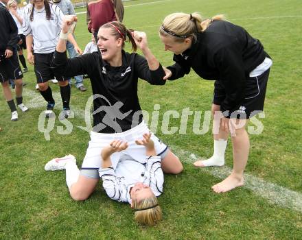 Fussball. OEFB Frauenliga. FC St. Veit Kaernten Frauen gegen ASV Simacek Spratzern. Jubel Anna Kristler, Nike Winter (St. Veit). Glanegg, am 15.4.2012.
Foto: Kuess
---
pressefotos, pressefotografie, kuess, qs, qspictures, sport, bild, bilder, bilddatenbank