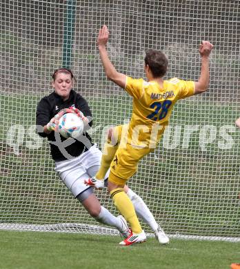 Fussball. OEFB Frauenliga. FC St. Veit Kaernten Frauen gegen ASV Simacek Spratzern. Anna Kristler,  (St. Veit), Monika Matysova (Spratzern). Glanegg, am 15.4.2012.
Foto: Kuess
---
pressefotos, pressefotografie, kuess, qs, qspictures, sport, bild, bilder, bilddatenbank