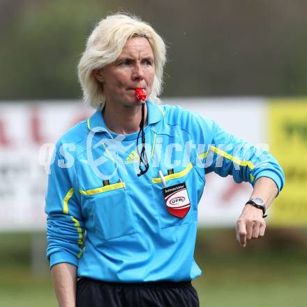 Fussball. OEFB Frauenliga. FC St. Veit Kaernten Frauen gegen ASV Simacek Spratzern. Schiedsrichterin Andrea Hetzenauer. Glanegg, am 15.4.2012.
Foto: Kuess
---
pressefotos, pressefotografie, kuess, qs, qspictures, sport, bild, bilder, bilddatenbank