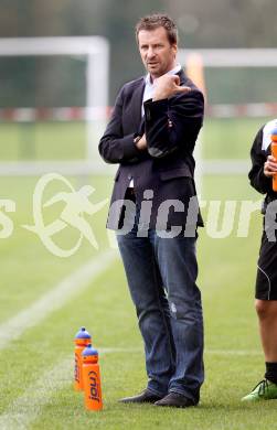 Fussball. OEFB Frauenliga. FC St. Veit Kaernten Frauen gegen ASV Simacek Spratzern. Trainer Diethardt Sauerbier (St. Veit). Glanegg, am 15.4.2012.
Foto: Kuess
---
pressefotos, pressefotografie, kuess, qs, qspictures, sport, bild, bilder, bilddatenbank