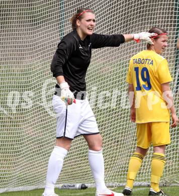 Fussball. OEFB Frauenliga. FC St. Veit Kaernten Frauen gegen ASV Simacek Spratzern. Anna Kristler (St. Veit). Glanegg, am 15.4.2012.
Foto: Kuess
---
pressefotos, pressefotografie, kuess, qs, qspictures, sport, bild, bilder, bilddatenbank