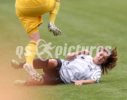 Fussball. OEFB Frauenliga. FC St. Veit Kaernten Frauen gegen ASV Simacek Spratzern. Andrea Partl (St. Veit). Glanegg, am 15.4.2012.
Foto: Kuess
---
pressefotos, pressefotografie, kuess, qs, qspictures, sport, bild, bilder, bilddatenbank