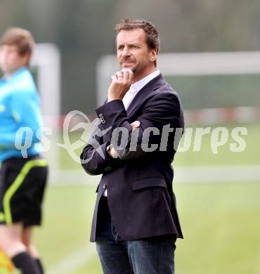 Fussball. OEFB Frauenliga. FC St. Veit Kaernten Frauen gegen ASV Simacek Spratzern. Trainer Diethardt Sauerbier (St. Veit). Glanegg, am 15.4.2012.
Foto: Kuess
---
pressefotos, pressefotografie, kuess, qs, qspictures, sport, bild, bilder, bilddatenbank