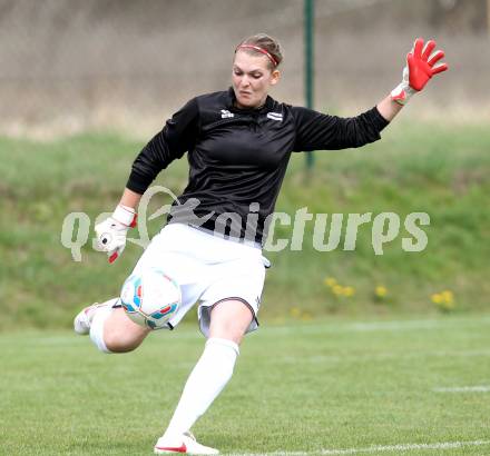 Fussball. OEFB Frauenliga. FC St. Veit Kaernten Frauen gegen ASV Simacek Spratzern. Anna Kristler (St. Veit). Glanegg, am 15.4.2012.
Foto: Kuess
---
pressefotos, pressefotografie, kuess, qs, qspictures, sport, bild, bilder, bilddatenbank