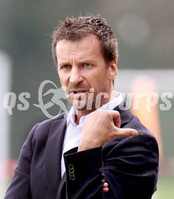 Fussball. OEFB Frauenliga. FC St. Veit Kaernten Frauen gegen ASV Simacek Spratzern. Trainer Diethardt Sauerbier (St. Veit). Glanegg, am 15.4.2012.
Foto: Kuess
---
pressefotos, pressefotografie, kuess, qs, qspictures, sport, bild, bilder, bilddatenbank