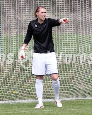 Fussball. OEFB Frauenliga. FC St. Veit Kaernten Frauen gegen ASV Simacek Spratzern. Anna Kristler (St. Veit). Glanegg, am 15.4.2012.
Foto: Kuess
---
pressefotos, pressefotografie, kuess, qs, qspictures, sport, bild, bilder, bilddatenbank