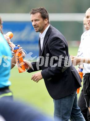 Fussball. OEFB Frauenliga. FC St. Veit Kaernten Frauen gegen ASV Simacek Spratzern. Trainer Diethardt Sauerbier (St. Veit). Glanegg, am 15.4.2012.
Foto: Kuess
---
pressefotos, pressefotografie, kuess, qs, qspictures, sport, bild, bilder, bilddatenbank