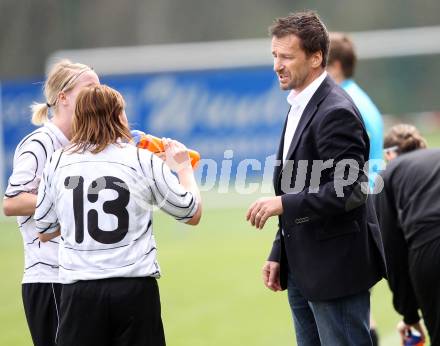 Fussball. OEFB Frauenliga. FC St. Veit Kaernten Frauen gegen ASV Simacek Spratzern. Trainer Diethardt Sauerbier (St. Veit). Glanegg, am 15.4.2012.
Foto: Kuess
---
pressefotos, pressefotografie, kuess, qs, qspictures, sport, bild, bilder, bilddatenbank