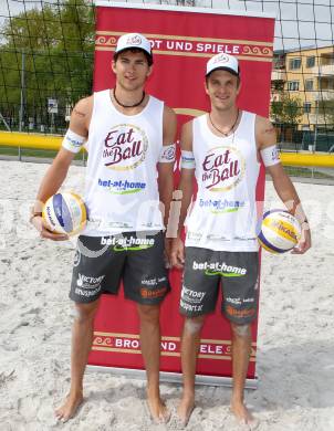 Beachvolleyball. Pressekonferenz. Alexander Xandi Huber, Robin Seidl. Klagenfurt, am 13.4.2012.
Foto: Kuess
---
pressefotos, pressefotografie, kuess, qs, qspictures, sport, bild, bilder, bilddatenbank