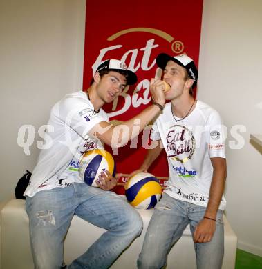 Beachvolleyball. Pressekonferenz. Alexander Xandi Huber, Robin Seidl. Klagenfurt, am 13.4.2012.
Foto: Kuess
---
pressefotos, pressefotografie, kuess, qs, qspictures, sport, bild, bilder, bilddatenbank