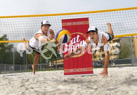 Beachvolleyball. Pressekonferenz. Alexander Xandi Huber, Robin Seidl. Klagenfurt, am 13.4.2012.
Foto: Kuess
---
pressefotos, pressefotografie, kuess, qs, qspictures, sport, bild, bilder, bilddatenbank