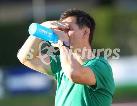 Fussball Regionalliga. VSV gegen Vorwaerts Steyr. Trainer Eduard Glieder (Steyr). Villach, 28.4.2012.
Foto: Kuess
---
pressefotos, pressefotografie, kuess, qs, qspictures, sport, bild, bilder, bilddatenbank