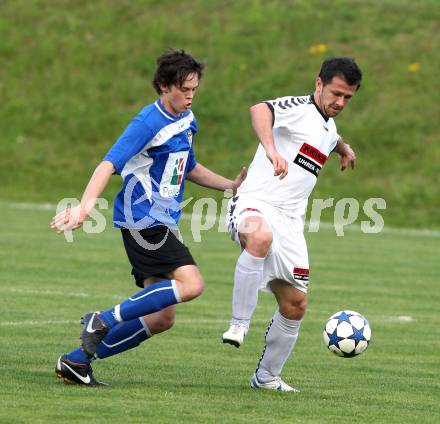 Fussball Kaerntner Liga. Feldkirchen gegen WAC/St. Andrae. Auron Miloti, (Feldkirchen), Mario Ellersdorfer  (WAC). Feldkirchen, 1.5.2012.
Foto: Kuess
---
pressefotos, pressefotografie, kuess, qs, qspictures, sport, bild, bilder, bilddatenbank