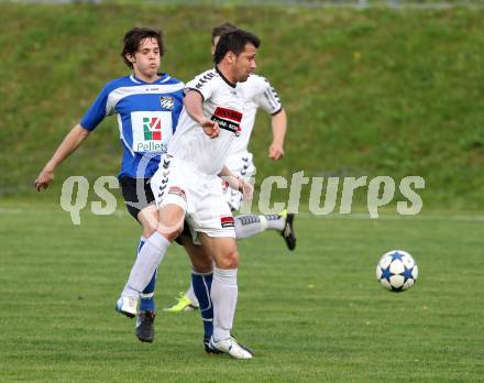 Fussball Kaerntner Liga. Feldkirchen gegen WAC/St. Andrae. Auron Miloti, (Feldkirchen), Mario Ellersdorfer  (WAC). Feldkirchen, 1.5.2012.
Foto: Kuess
---
pressefotos, pressefotografie, kuess, qs, qspictures, sport, bild, bilder, bilddatenbank