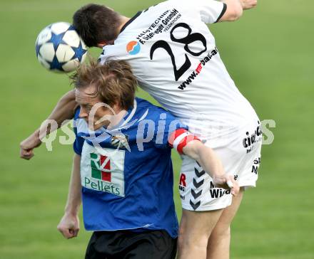 Fussball Kaerntner Liga. Feldkirchen gegen WAC/St. Andrae. Marco Mueller,  (Feldkirchen), Christian Samitsch (WAC). Feldkirchen, 1.5.2012.
Foto: Kuess
---
pressefotos, pressefotografie, kuess, qs, qspictures, sport, bild, bilder, bilddatenbank
