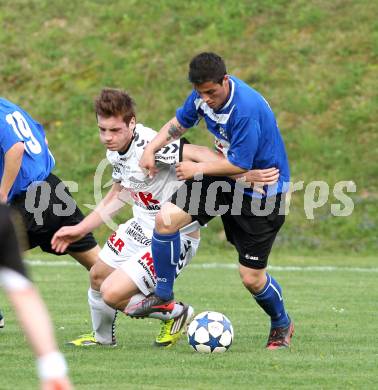 Fussball Kaerntner Liga. Feldkirchen gegen WAC/St. Andrae. Philipp Wisotzky,  (Feldkirchen), Angelo Darmann (WAC). Feldkirchen, 1.5.2012.
Foto: Kuess
---
pressefotos, pressefotografie, kuess, qs, qspictures, sport, bild, bilder, bilddatenbank