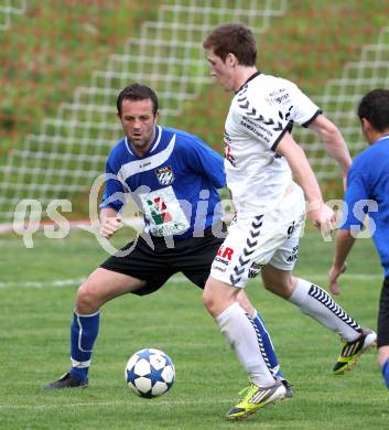 Fussball Kaerntner Liga. Feldkirchen gegen WAC/St. Andrae. Philipp Wisotzky, (Feldkirchen), Hannes Jochum  (WAC). Feldkirchen, 1.5.2012.
Foto: Kuess
---
pressefotos, pressefotografie, kuess, qs, qspictures, sport, bild, bilder, bilddatenbank