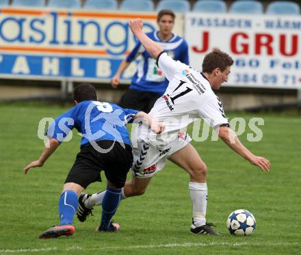 Fussball Kaerntner Liga. Feldkirchen gegen WAC/St. Andrae. Thomas Sick, (Feldkirchen), Angelo Darmann (WAC). Feldkirchen, 1.5.2012.
Foto: Kuess
---
pressefotos, pressefotografie, kuess, qs, qspictures, sport, bild, bilder, bilddatenbank