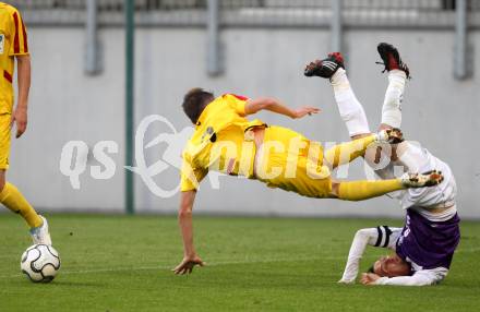 Fussball Regionalliga. SK Austria Klagenfurt gegen Kapfenberger SV Amateure. Matthias Dollinger, (Austria Klagenfurt), David Otter (Kapfenberger SV).  Klagenfurt, 4.5.2012
Foto: Kuess

---
pressefotos, pressefotografie, kuess, qs, qspictures, sport, bild, bilder, bilddatenbank