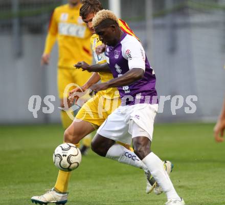 Fussball Regionalliga. SK Austria Klagenfurt gegen Kapfenberger SV Amateure. Kevin Bangai,  (Austria Klagenfurt), Moritz Guetz (Kapfenberger SV).  Klagenfurt, 4.5.2012
Foto: Kuess

---
pressefotos, pressefotografie, kuess, qs, qspictures, sport, bild, bilder, bilddatenbank