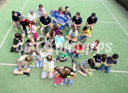 Eishockey Bundesliga. EBEL. VSV im Kinderheim in Treffen. Villach, 2.5.2012.
Foto: Kuess
---
pressefotos, pressefotografie, kuess, qs, qspictures, sport, bild, bilder, bilddatenbank