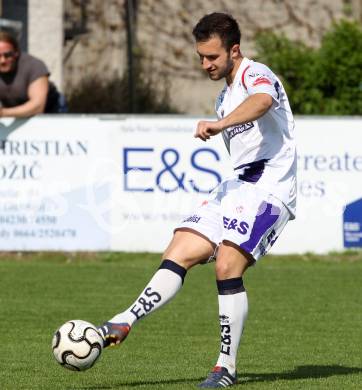 Fussball Regionalliga. SAK gegen Sturm Graz Amateure. Murat Veliu (SAK). Klagenfurt, 4.5.2012.
Foto: Kuess
---
pressefotos, pressefotografie, kuess, qs, qspictures, sport, bild, bilder, bilddatenbank