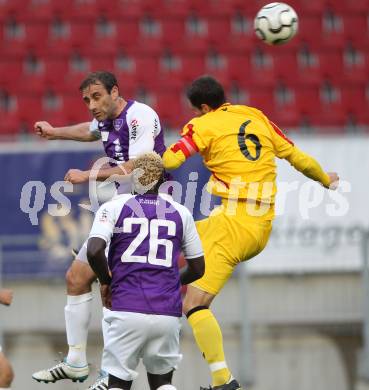 Fussball Regionalliga. SK Austria Klagenfurt gegen Kapfenberger SV Amateure. Marco Reich, (Austria Klagenfurt), Thomas Schoenberger (Kapfenberger SV).  Klagenfurt, 4.5.2012
Foto: Kuess

---
pressefotos, pressefotografie, kuess, qs, qspictures, sport, bild, bilder, bilddatenbank