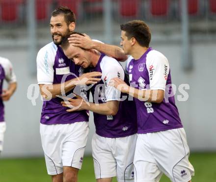 Fussball Regionalliga. SK Austria Klagenfurt gegen Kapfenberger SV Amateure. Torjubel Patrick Radinger, Oliver Pusztai, Siegfried Rasswalder (Austria Klagenfurt).  Klagenfurt, 4.5.2012
Foto: Kuess

---
pressefotos, pressefotografie, kuess, qs, qspictures, sport, bild, bilder, bilddatenbank