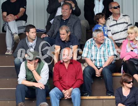 Fussball Regionalliga. SAK gegen Sturm Graz Amateure. Fans. Unter den Zuschauern Franco Foda. Klagenfurt, 4.5.2012.
Foto: Kuess
---
pressefotos, pressefotografie, kuess, qs, qspictures, sport, bild, bilder, bilddatenbank