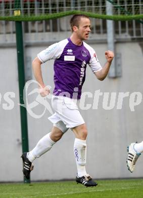 Fussball Regionalliga. SK Austria Klagenfurt gegen Kapfenberger SV Amateure. Torjubel Patrick Radinger (Austria Klagenfurt).  Klagenfurt, 4.5.2012
Foto: Kuess

---
pressefotos, pressefotografie, kuess, qs, qspictures, sport, bild, bilder, bilddatenbank