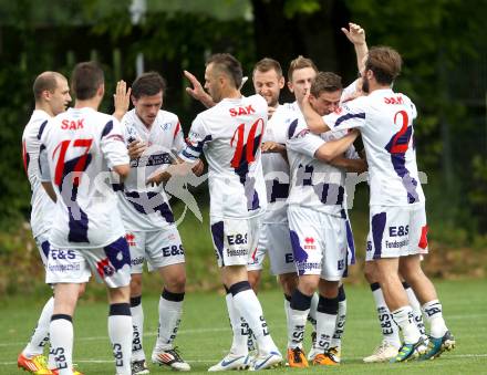 Fussball Regionalliga. SAK gegen Sturm Graz Amateure. Torjubel SAK. Klagenfurt, 4.5.2012.
Foto: Kuess
---
pressefotos, pressefotografie, kuess, qs, qspictures, sport, bild, bilder, bilddatenbank