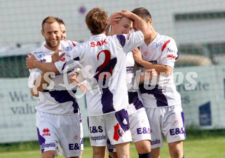 Fussball Regionalliga. SAK gegen Sturm Graz Amateure. Torjubel SAK. Klagenfurt, 4.5.2012.
Foto: Kuess
---
pressefotos, pressefotografie, kuess, qs, qspictures, sport, bild, bilder, bilddatenbank