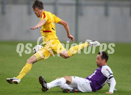 Fussball Regionalliga. SK Austria Klagenfurt gegen Kapfenberger SV Amateure. Matthias Dollinger, (Austria Klagenfurt), David Otter  (Kapfenberger SV).  Klagenfurt, 4.5.2012
Foto: Kuess

---
pressefotos, pressefotografie, kuess, qs, qspictures, sport, bild, bilder, bilddatenbank