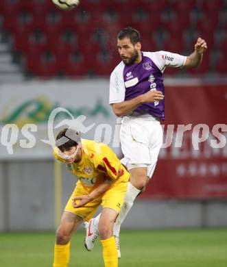 Fussball Regionalliga. SK Austria Klagenfurt gegen Kapfenberger SV Amateure. Oliver Pusztai,  (Austria Klagenfurt), Philipp Wendler (Kapfenberger SV).  Klagenfurt, 4.5.2012
Foto: Kuess

---
pressefotos, pressefotografie, kuess, qs, qspictures, sport, bild, bilder, bilddatenbank