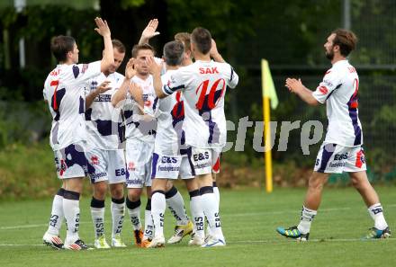 Fussball Regionalliga. SAK gegen Sturm Graz Amateure. Torjubel SAK. Klagenfurt, 4.5.2012.
Foto: Kuess
---
pressefotos, pressefotografie, kuess, qs, qspictures, sport, bild, bilder, bilddatenbank