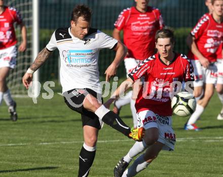 Fussball Kaerntner Liga. SVG Bleiburg gegen Feldkirchen SV. Martin Wakonig (Bleiburg), Kevin Winkler (Feldkirchen). Bleiburg, am 5.5.2012.
Foto: Kuess
---
pressefotos, pressefotografie, kuess, qs, qspictures, sport, bild, bilder, bilddatenbank