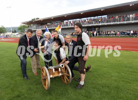 Leichtathletik. Eroeffnung Leopold Wagner Arena. Neue Leichtathletikanlage. Christian Scheider, Gerhard Doerfler, Traudl Wagner, Juergen Pfeiler. Klagenfurt, am 5.5.2012.
Foto: Kuess
---
pressefotos, pressefotografie, kuess, qs, qspictures, sport, bild, bilder, bilddatenbank