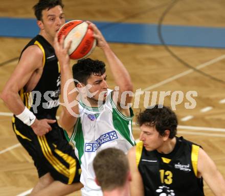 Basketball Kaerntner Liga. KOS Celovec gegen ABC Villach. Denis Kondic(KOS), (ABC Villach). Klagenfurt, am 4.5.2012.
Foto: Kuess
---
pressefotos, pressefotografie, kuess, qs, qspictures, sport, bild, bilder, bilddatenbank