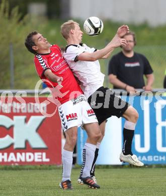 Fussball Kaerntner Liga. SVG Bleiburg gegen Feldkirchen SV. Rene Partl (Bleiburg), Robert Micheu (Feldkirchen). Bleiburg, am 5.5.2012.
Foto: Kuess
---
pressefotos, pressefotografie, kuess, qs, qspictures, sport, bild, bilder, bilddatenbank