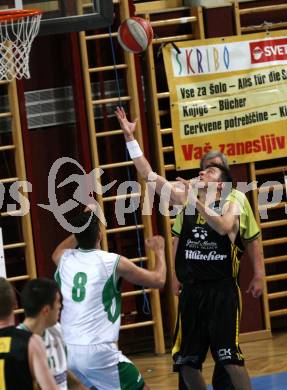 Basketball Kaerntner Liga. KOS Celovec gegen ABC Villach. Denis Kondic(KOS), (ABC Villach). Klagenfurt, am 4.5.2012.
Foto: Kuess
---
pressefotos, pressefotografie, kuess, qs, qspictures, sport, bild, bilder, bilddatenbank