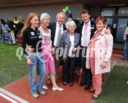 Leichtathletik. Eroeffnung Leopold Wagner Arena. Neue Leichtathletikanlage. Marlies Penker, Gerhard Doerfler, Traudl Wagner, Christian Scheider, Karoline Kaefer. Klagenfurt, am 5.5.2012.
Foto: Kuess
---
pressefotos, pressefotografie, kuess, qs, qspictures, sport, bild, bilder, bilddatenbank