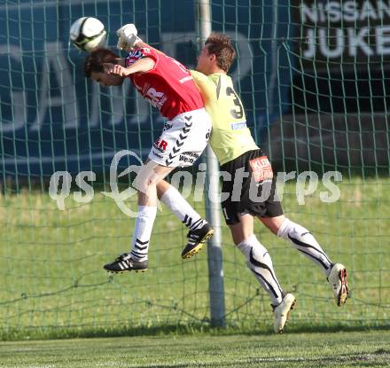 Fussball Kaerntner Liga. SVG Bleiburg gegen Feldkirchen SV. Dario Pick (Bleiburg), David Hebenstreit (Feldkirchen). Bleiburg, am 5.5.2012.
Foto: Kuess
---
pressefotos, pressefotografie, kuess, qs, qspictures, sport, bild, bilder, bilddatenbank