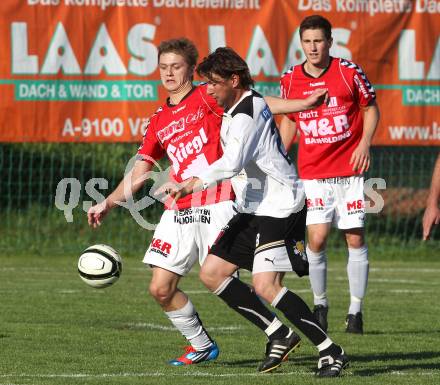 Fussball Kaerntner Liga. SVG Bleiburg gegen Feldkirchen SV. Roland Kollmann (Bleiburg), Martin Hinteregger (Feldkirchen). Bleiburg, am 5.5.2012.
Foto: Kuess
---
pressefotos, pressefotografie, kuess, qs, qspictures, sport, bild, bilder, bilddatenbank