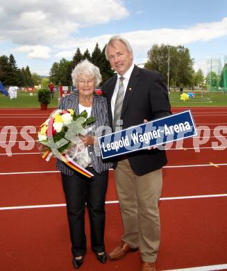 Leichtathletik. Eroeffnung Leopold Wagner Arena. Neue Leichtathletikanlage. Frau Wagner, Gerhard Doerfler. Klagenfurt, am 5.5.2012.
Foto: Kuess
---
pressefotos, pressefotografie, kuess, qs, qspictures, sport, bild, bilder, bilddatenbank