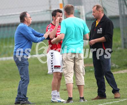 Fussball Kaerntner Liga. SVG Bleiburg gegen Feldkirchen SV. Gelbrote Karte fuer Auron Miloti (Feldkirchen). Bleiburg, am 5.5.2012.
Foto: Kuess
---
pressefotos, pressefotografie, kuess, qs, qspictures, sport, bild, bilder, bilddatenbank