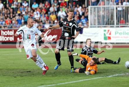 Fussball. Erste Liga.  WAC/St. Andrae gegen TSV Hartberg. Stephan Stueckler, (WAC), Juergen Rindler (Hartberg). Wolfsberg, 8.5.2012. 
Foto: Kuess

---
pressefotos, pressefotografie, kuess, qs, qspictures, sport, bild, bilder, bilddatenbank