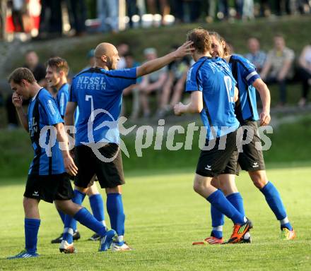Fussball Kaerntner Liga. Drautal gegen Lendorf. Torjubel Drautal.  Feistritz/Drau, 11.5.2012
Foto: Kuess

---
pressefotos, pressefotografie, kuess, qs, qspictures, sport, bild, bilder, bilddatenbank